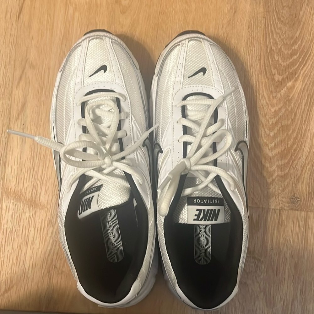 Nike women’s shoes 9.5